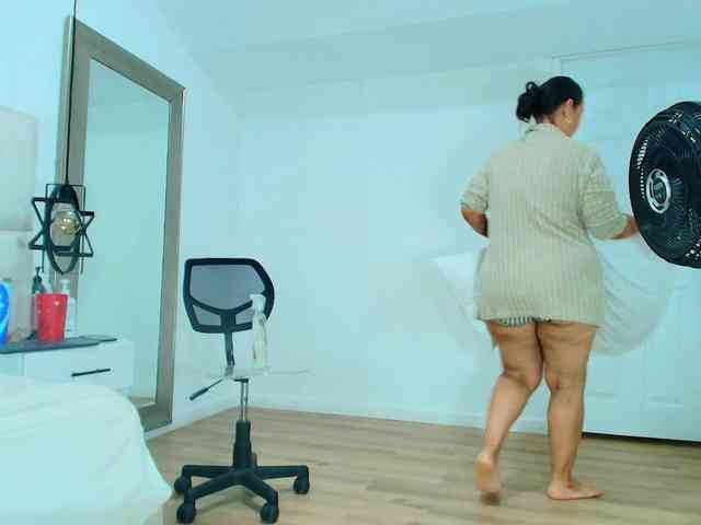 Sara-BigAss webcam