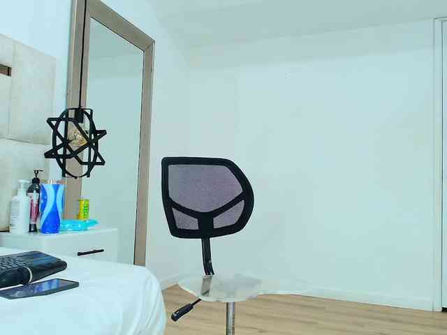 Sara-BigAss webcam