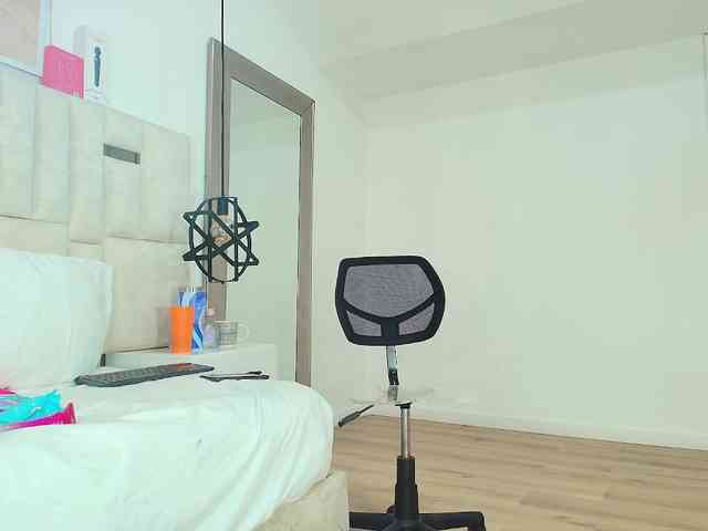 Sara-BigAss webcam