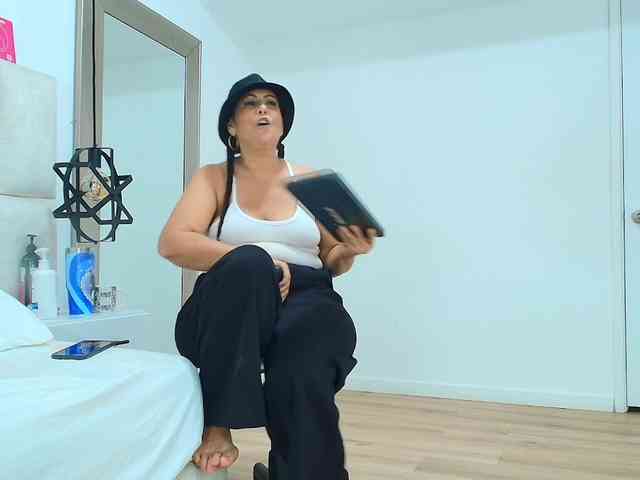 Sara-BigAss webcam