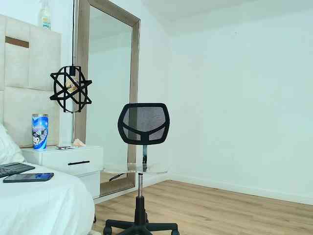 Sara-BigAss webcam