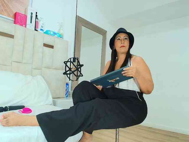 Sara-BigAss webcam