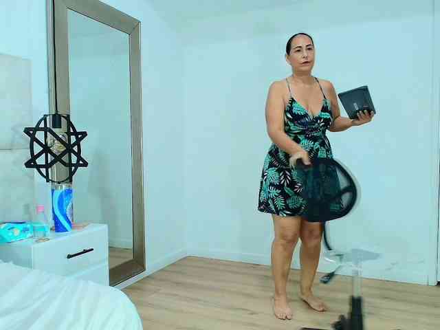 Sara-BigAss Sara-BigAss