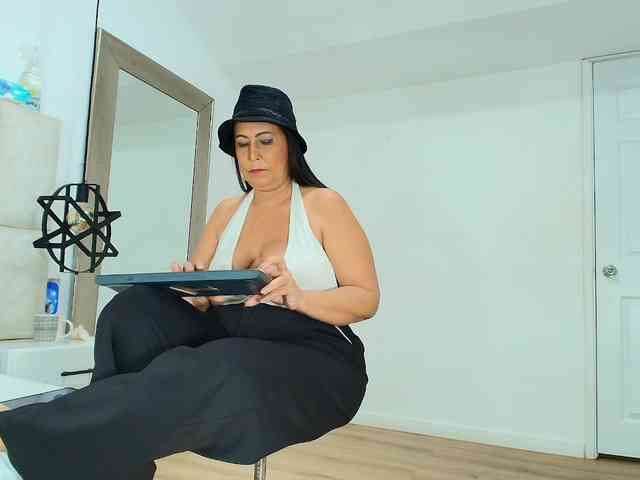 Sara-BigAss webcam