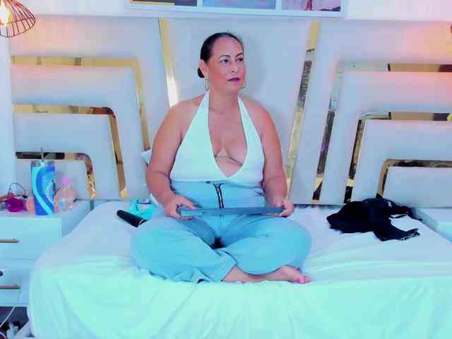 Model: Sara-BigAss