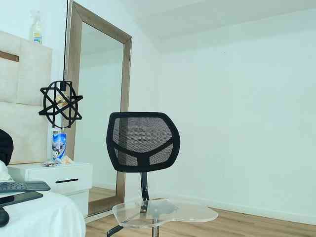 Sara-BigAss webcam