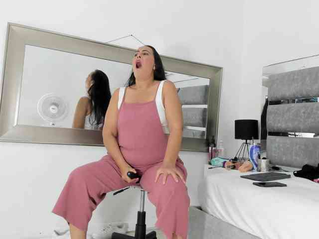 Sara-BigAss webcam