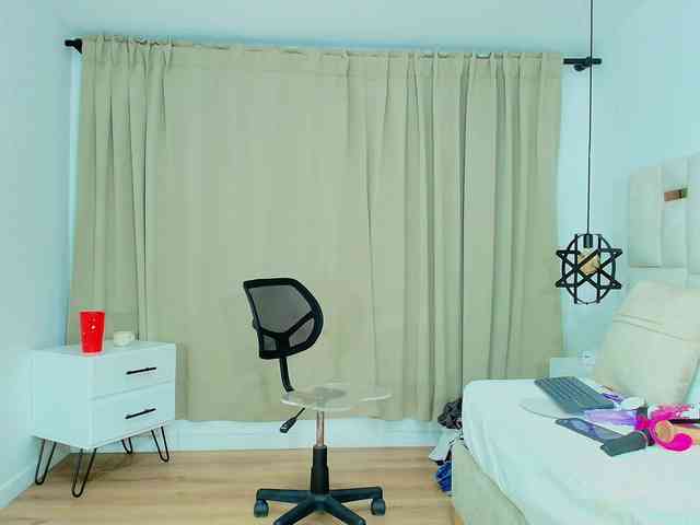 Sara-BigAss webcam