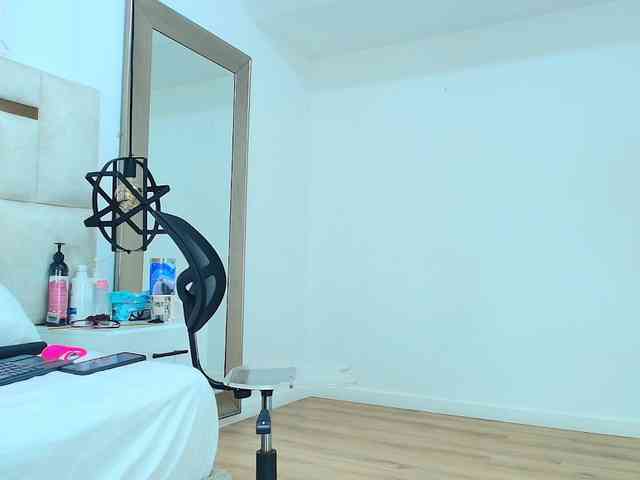 Sara-BigAss webcam