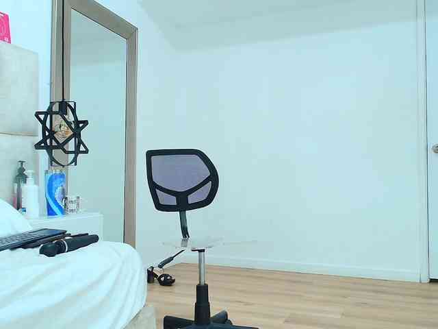 Sara-BigAss webcam