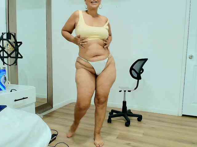 Sara-BigAss Sara-BigAss