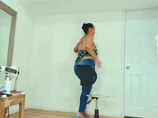 Sara-BigAss Sara-BigAss