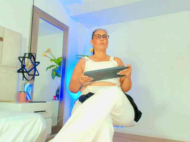 Sara-BigAss webcam