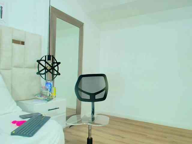 Sara-BigAss webcam