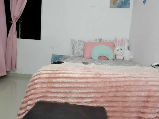 Alessandra-Gold live webcam show