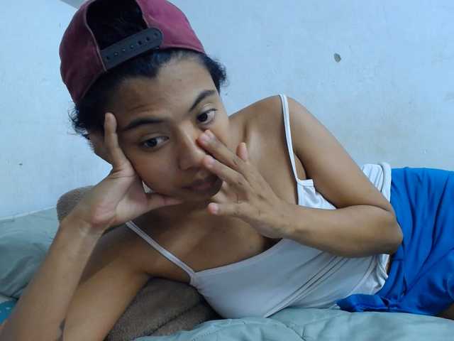 Katiuska_32 live cam preview