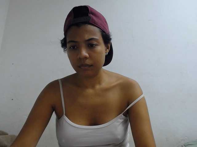 Katiuska_32 live cam preview