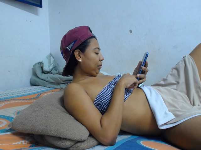 Katiuska_32 live cam preview
