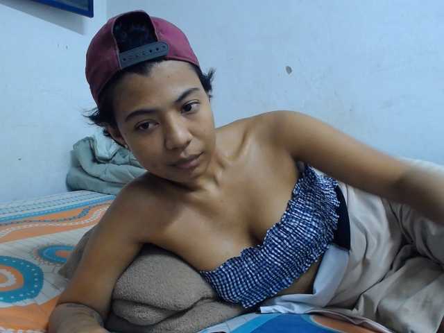 Katiuska_32 live cam preview