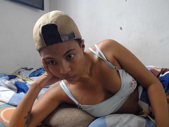Katiuska_32 live cam preview