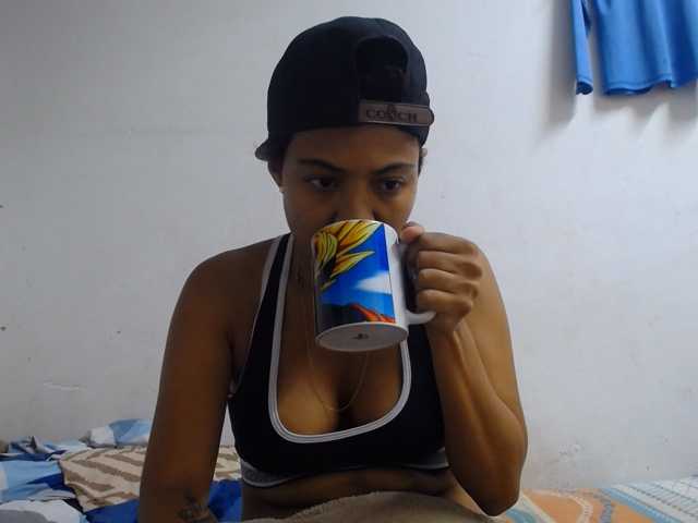 Katiuska_32 live cam preview