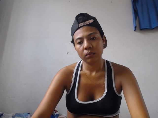 Katiuska_32 live cam on BongaCams