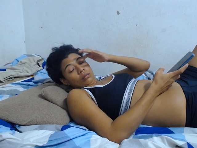 Katiuska_32 live cam preview