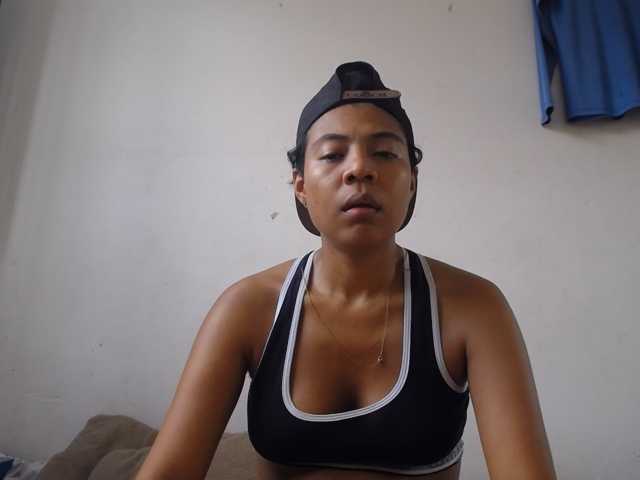 Katiuska_32 live cam on BongaCams