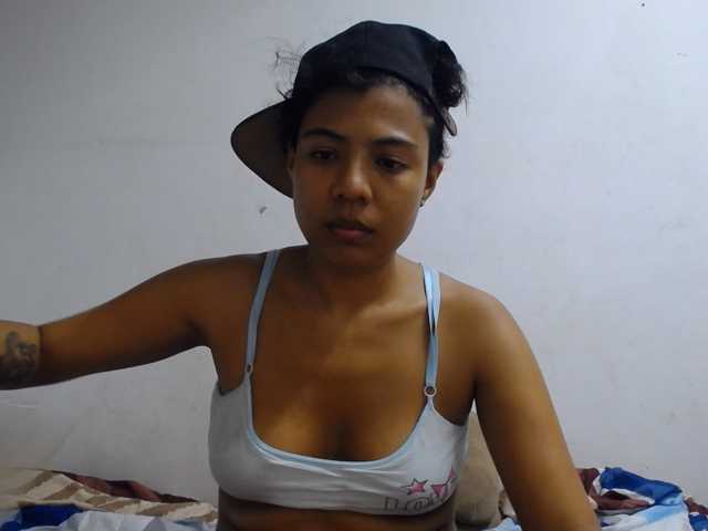 Katiuska_32 live cam preview