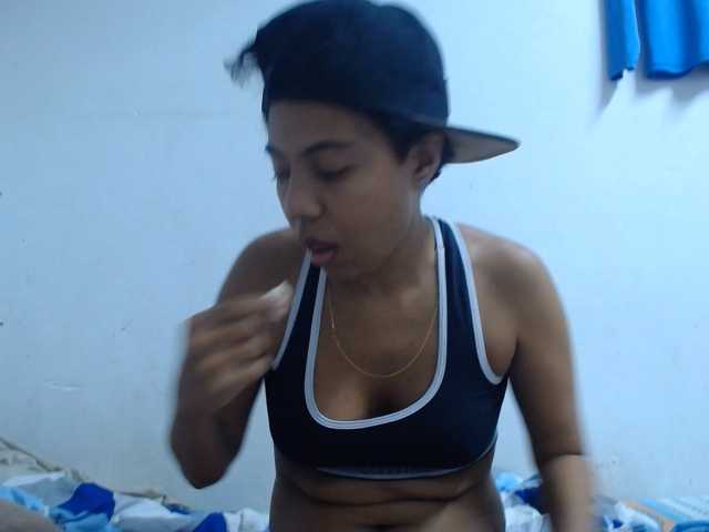 Katiuska_32 live cam on BongaCams