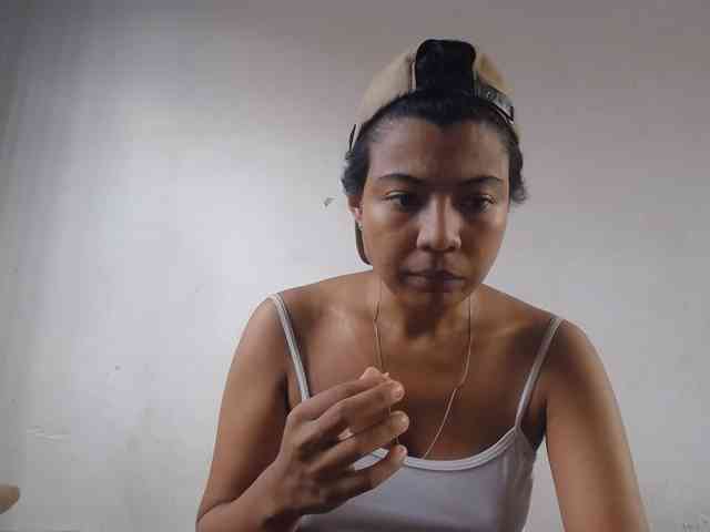 KATIUKA-32 Live Webcam on BongaCams