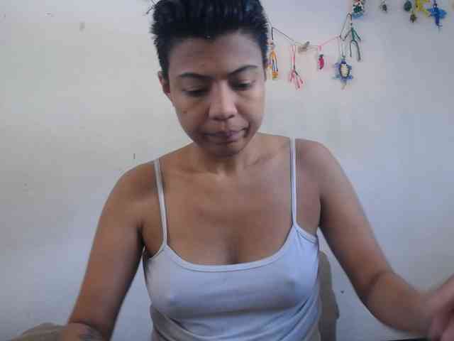 KATIUKA-32 Live Webcam on BongaCams