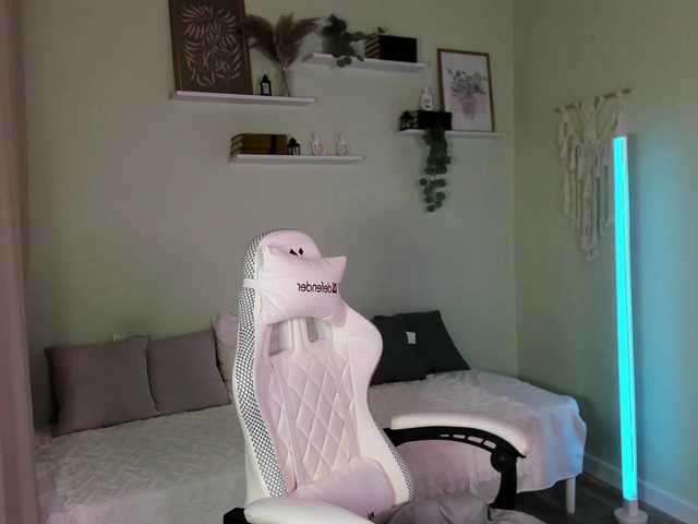 AnnaOddy live cam on BongaCams