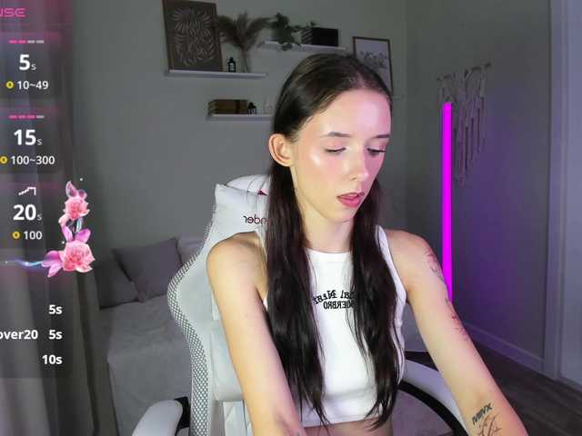 AnnaOddy live cam