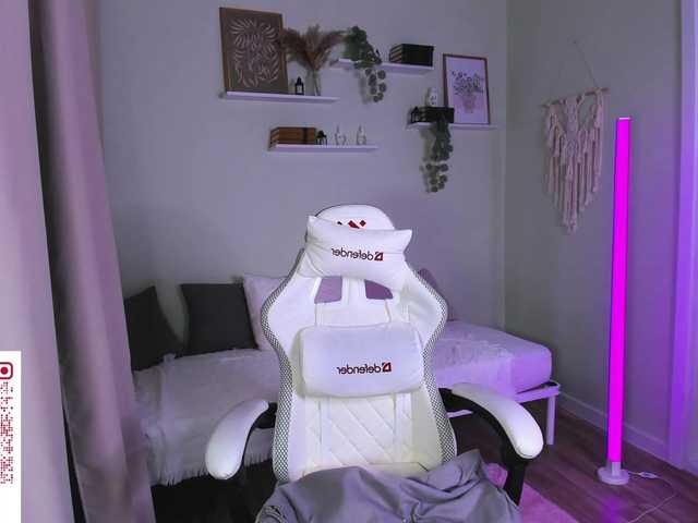 AnnaOddy live cam on BongaCams