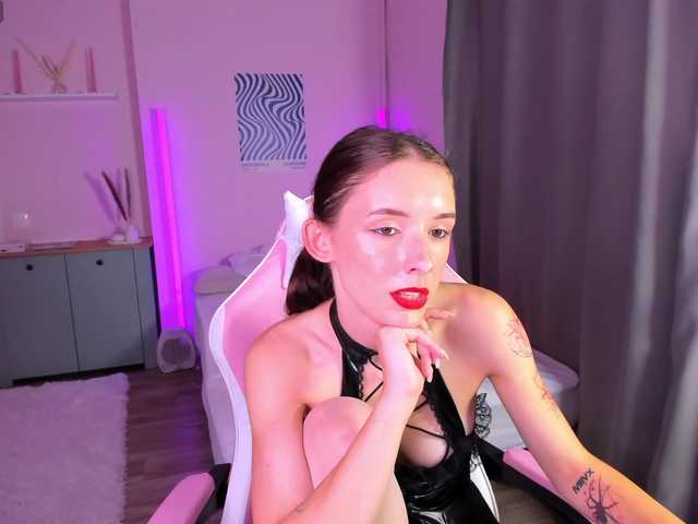 AnnaOddy live webcam show