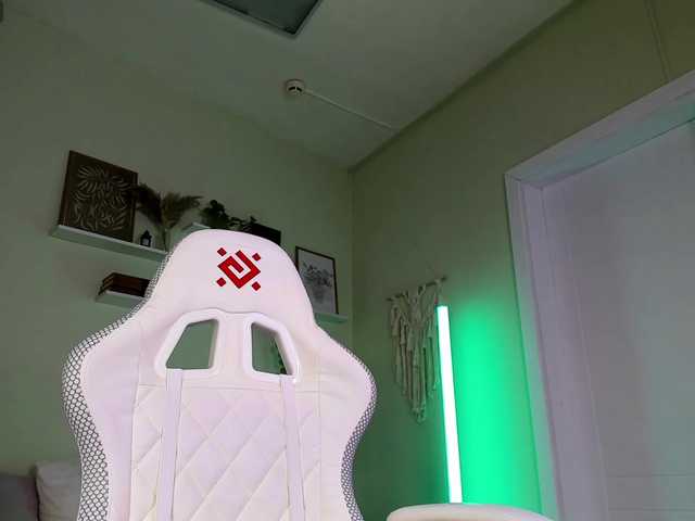 AnnaOddy live cam on BongaCams