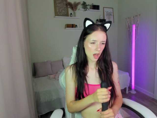 AnnaOddy live cam on BongaCams
