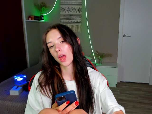 AnnaOddy live cam on BongaCams
