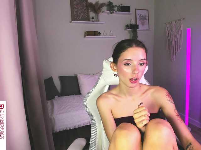 AnnaOddy live cam on BongaCams