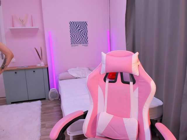 AnnaOddy live webcam show