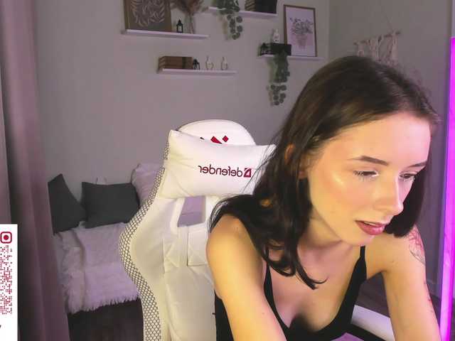 AnnaOddy live cam on BongaCams