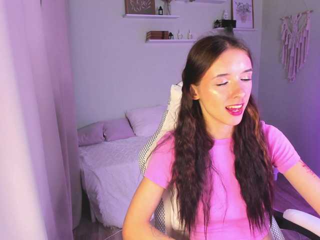 AnnaOddy live cam on BongaCams
