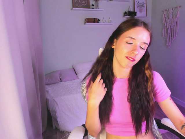AnnaOddy live webcam show