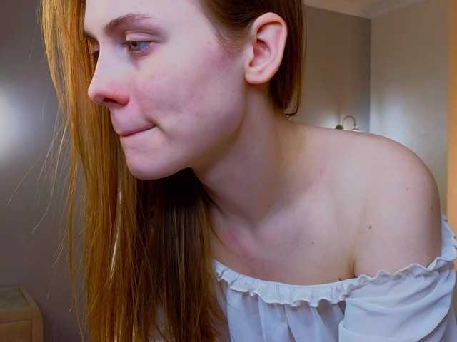 CrystalDiva's BongaCams show and profile