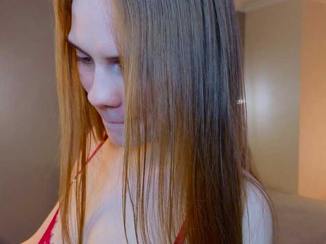 CrystalDiva's BongaCams show and profile