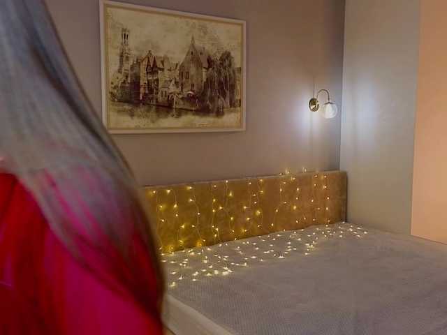 CrystalDiva's BongaCams show and profile