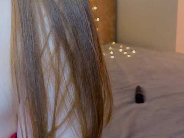 CrystalDiva's BongaCams show and profile