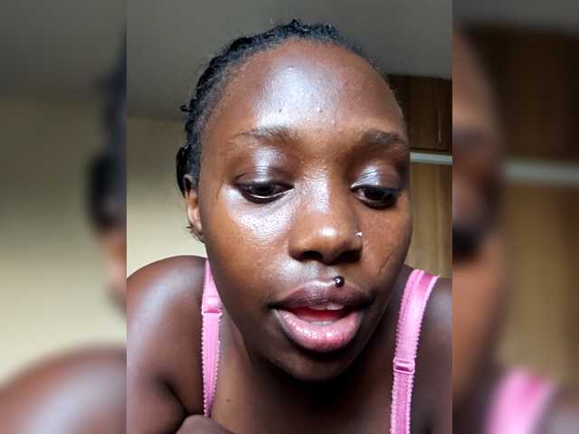 Peachydoll Live Cam on BongaCams