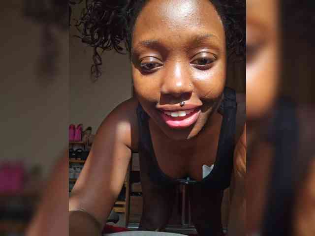 Peachydoll webcam